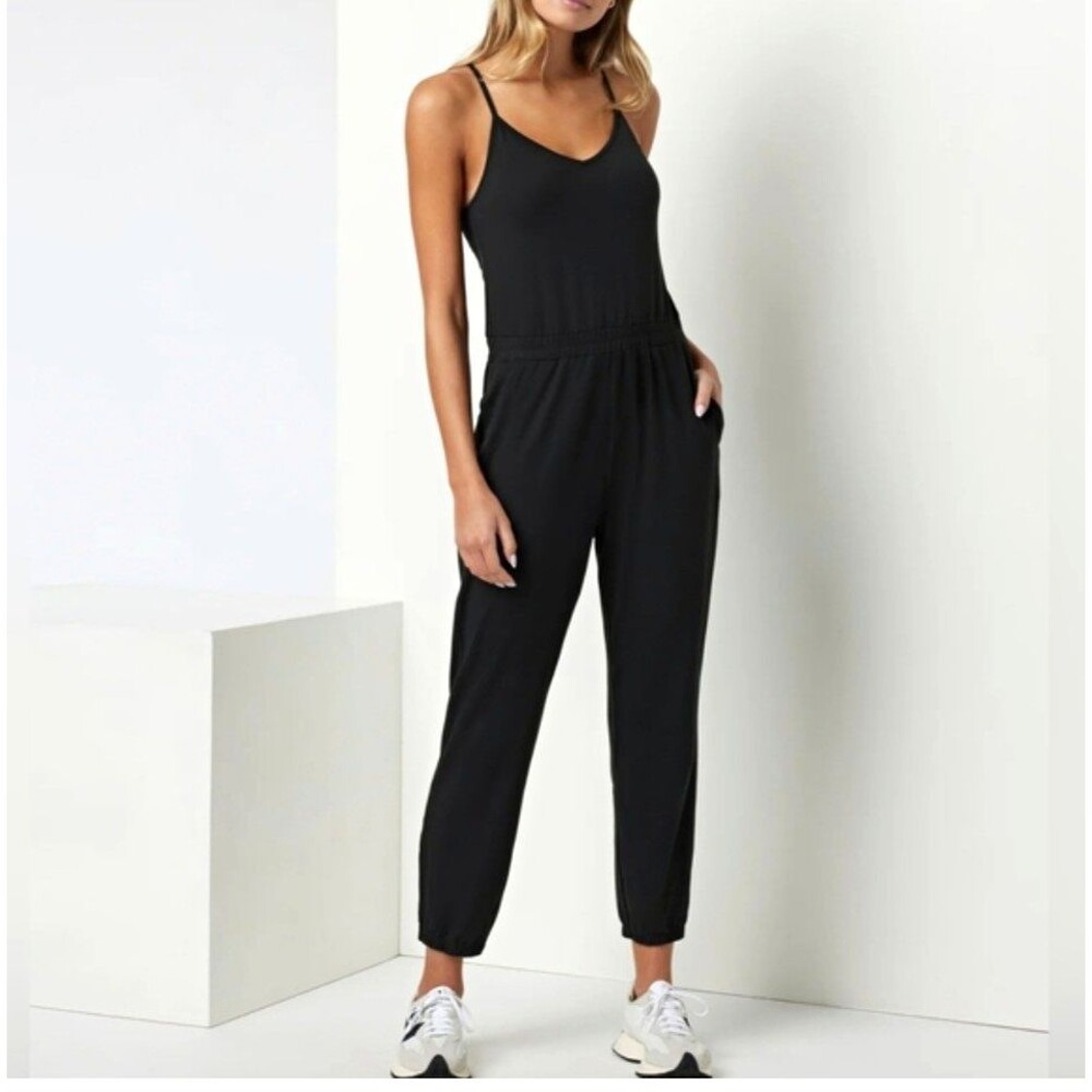 NWT Women's Vuori Lux Jogger V-Neck Jumpsuit Size Large. Color Midnight Heather
